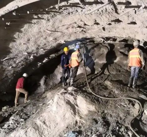 铜山拱顶带模注浆料的施工流程及注意事项